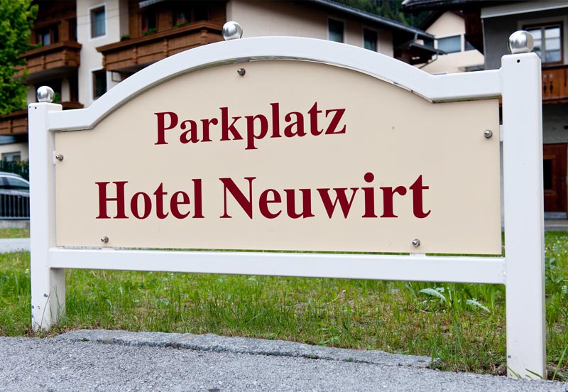 neuwirt-tirol_parkplatz_800px