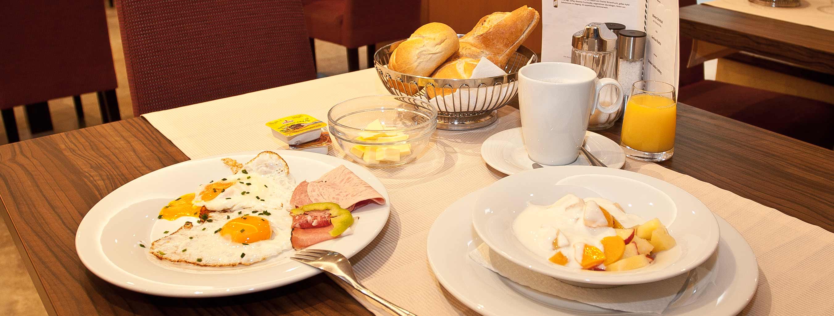 neuwirt-tirol_breakfast2_pano