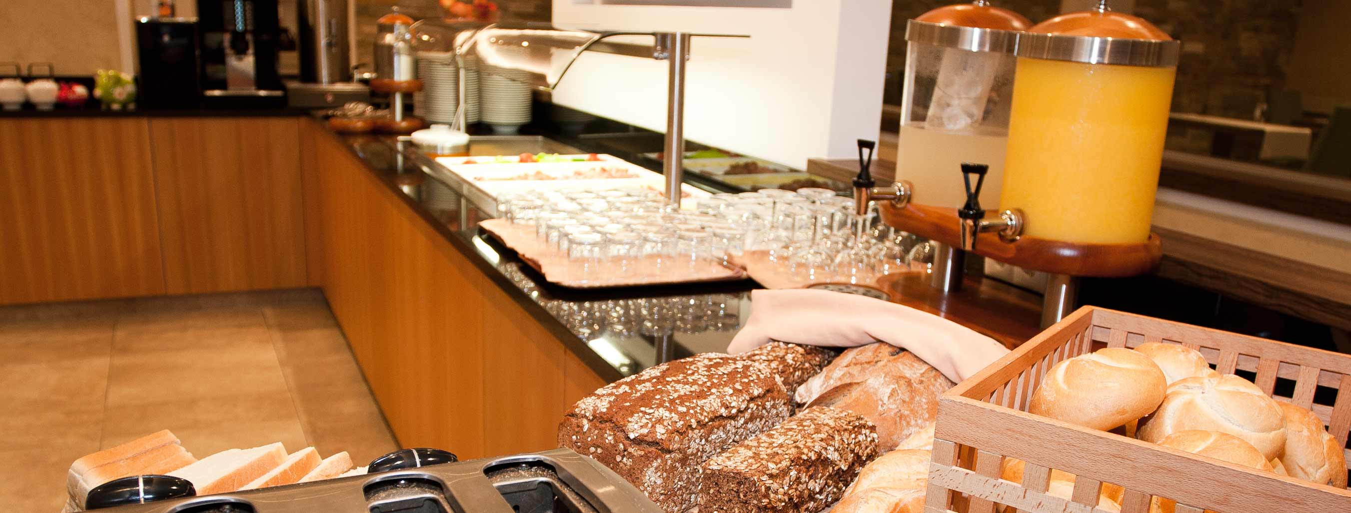 neuwirt-tirol_breakfast5_pano