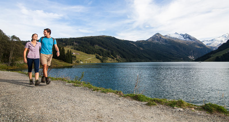 Hiking at the Durlassboden lake