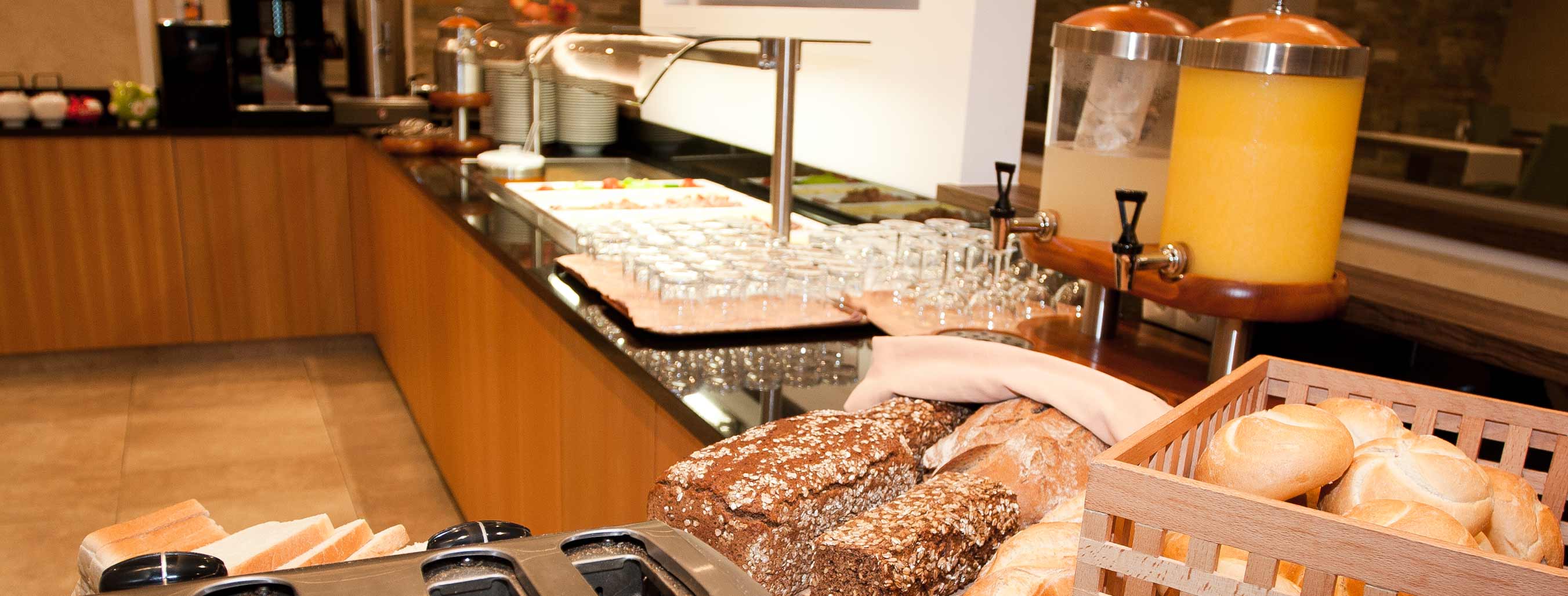 neuwirt-tirol_breakfast5_pano