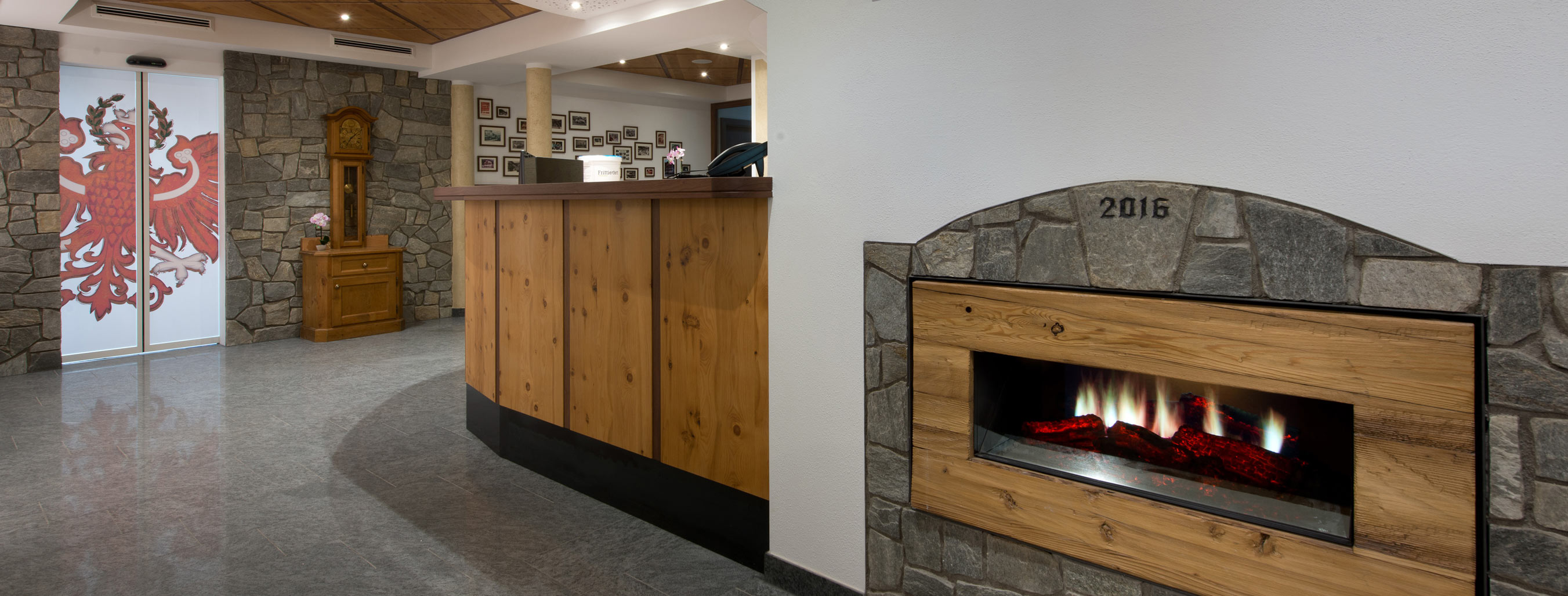 neuwirt-tirol_lobby23_pano
